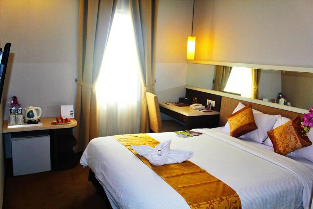 Tjokro Hotel Klaten Buitenkant foto