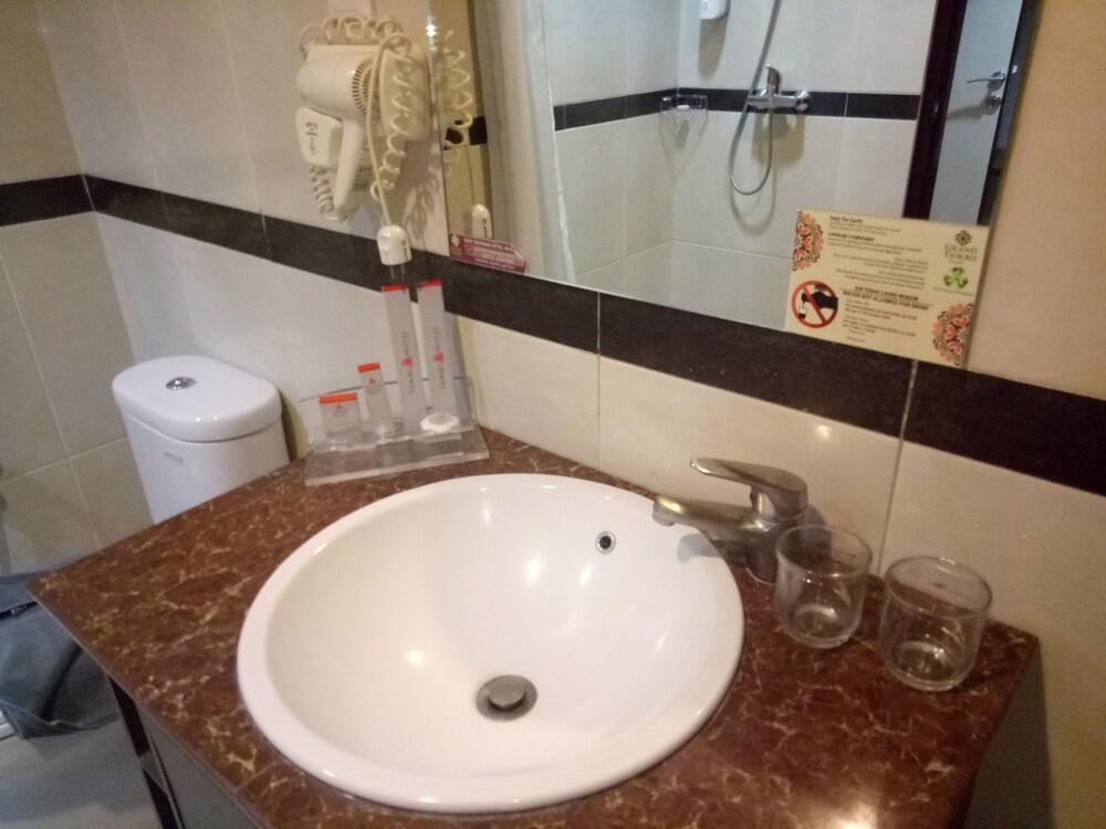 Tjokro Hotel Klaten Buitenkant foto
