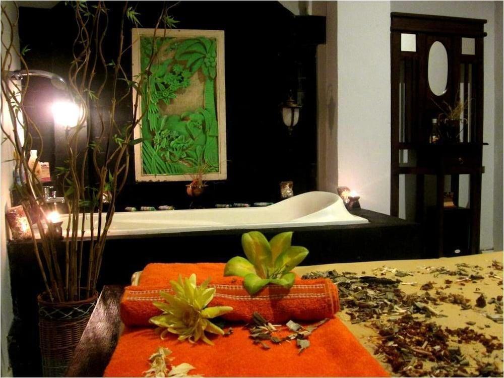 Tjokro Hotel Klaten Buitenkant foto