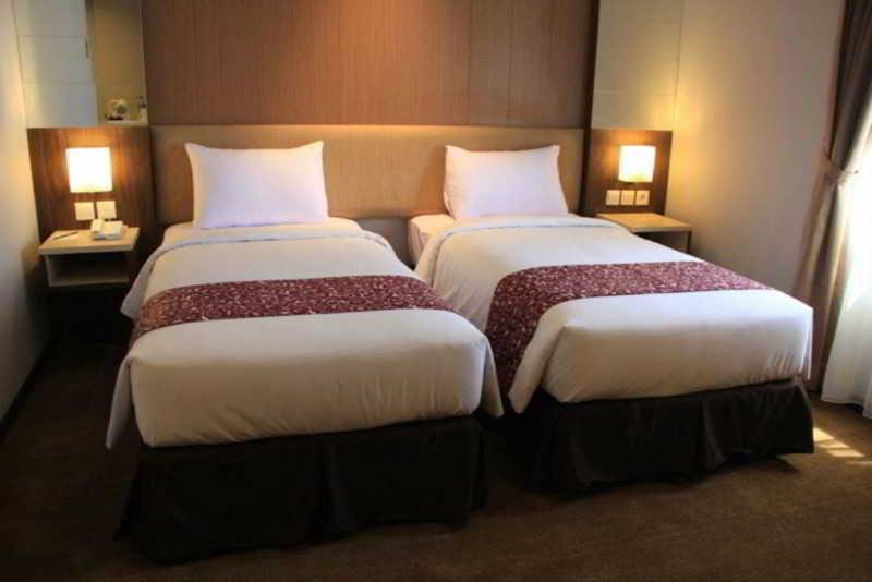Tjokro Hotel Klaten Buitenkant foto