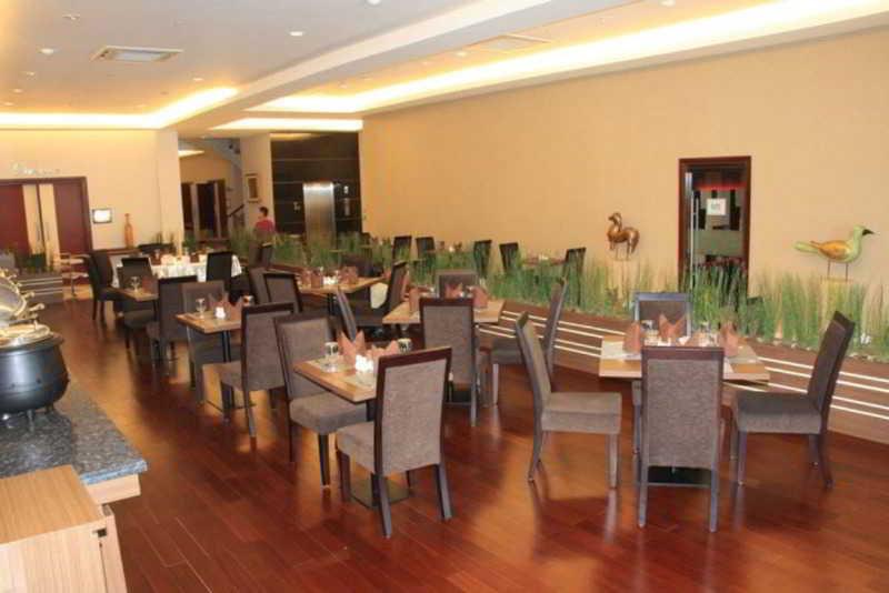 Tjokro Hotel Klaten Buitenkant foto