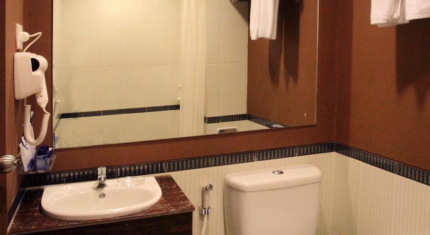 Tjokro Hotel Klaten Buitenkant foto