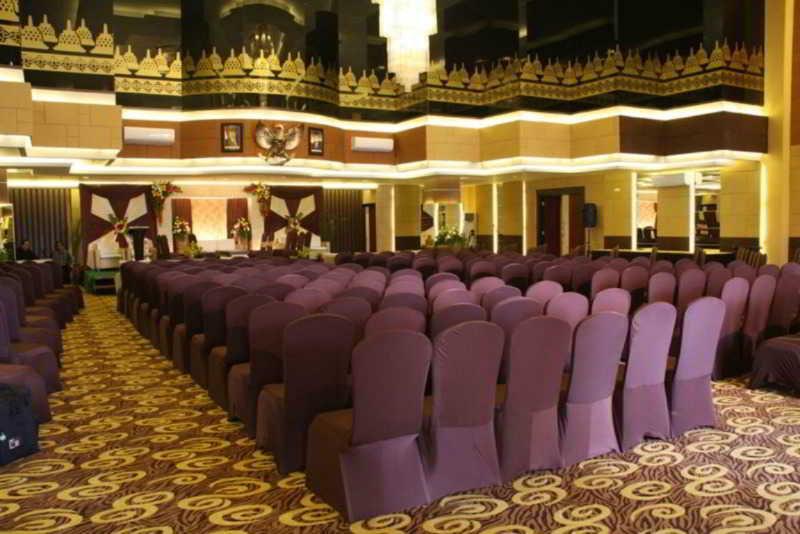 Tjokro Hotel Klaten Buitenkant foto