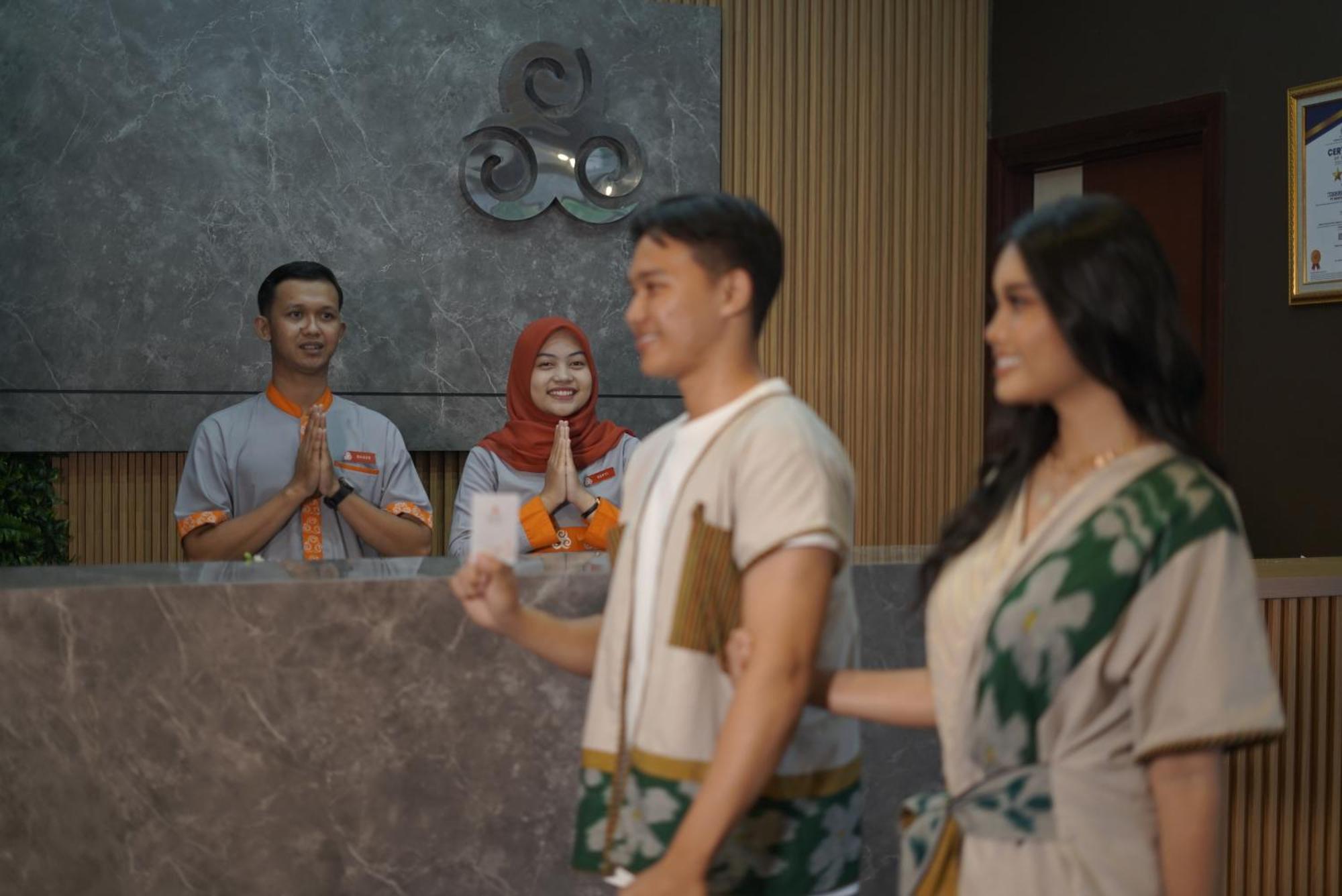 Tjokro Hotel Klaten Buitenkant foto