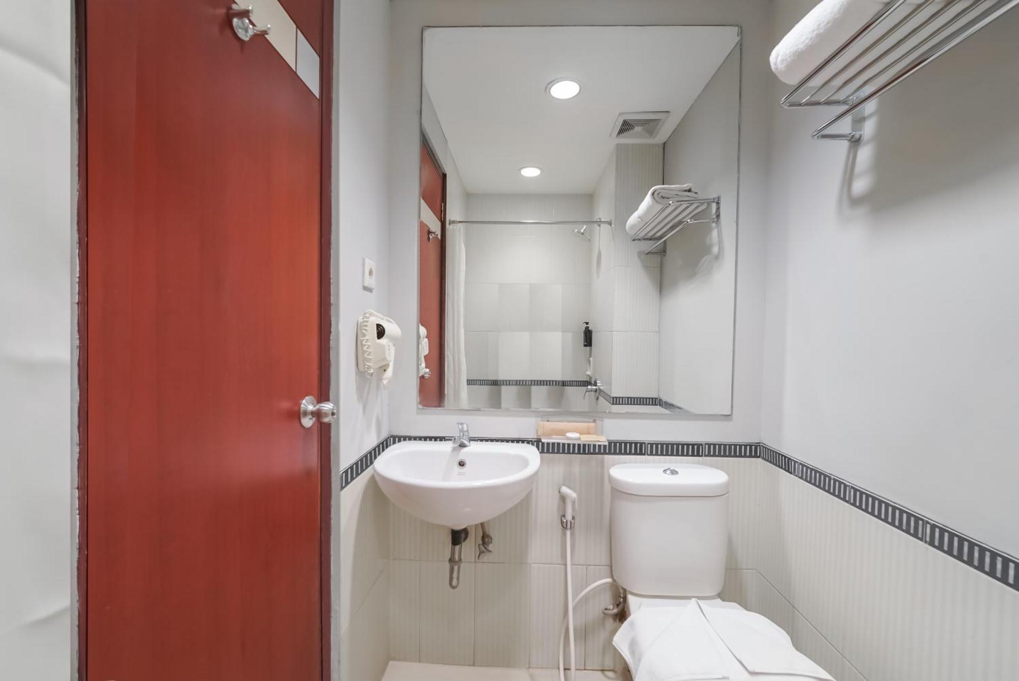 Tjokro Hotel Klaten Buitenkant foto