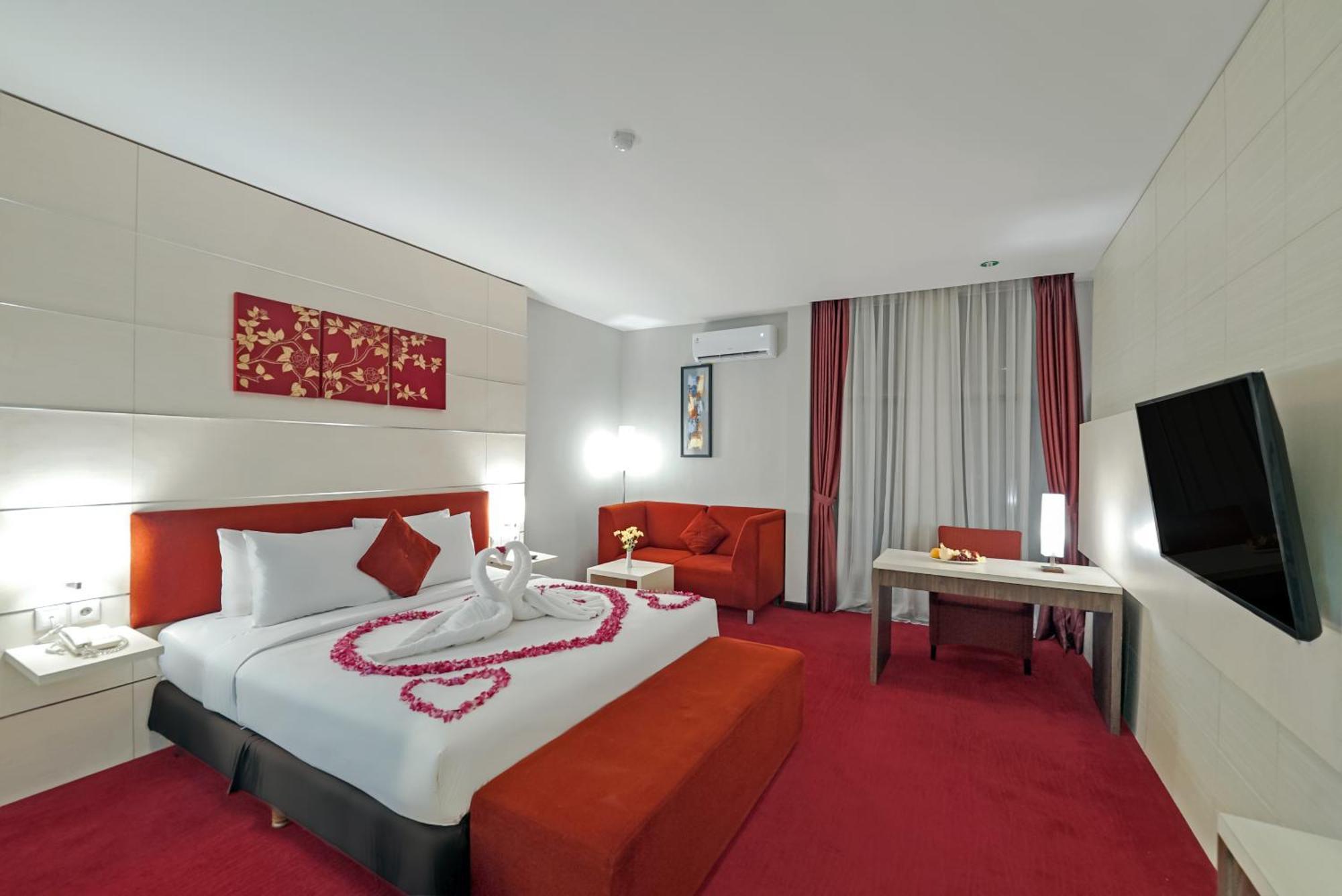 Tjokro Hotel Klaten Buitenkant foto