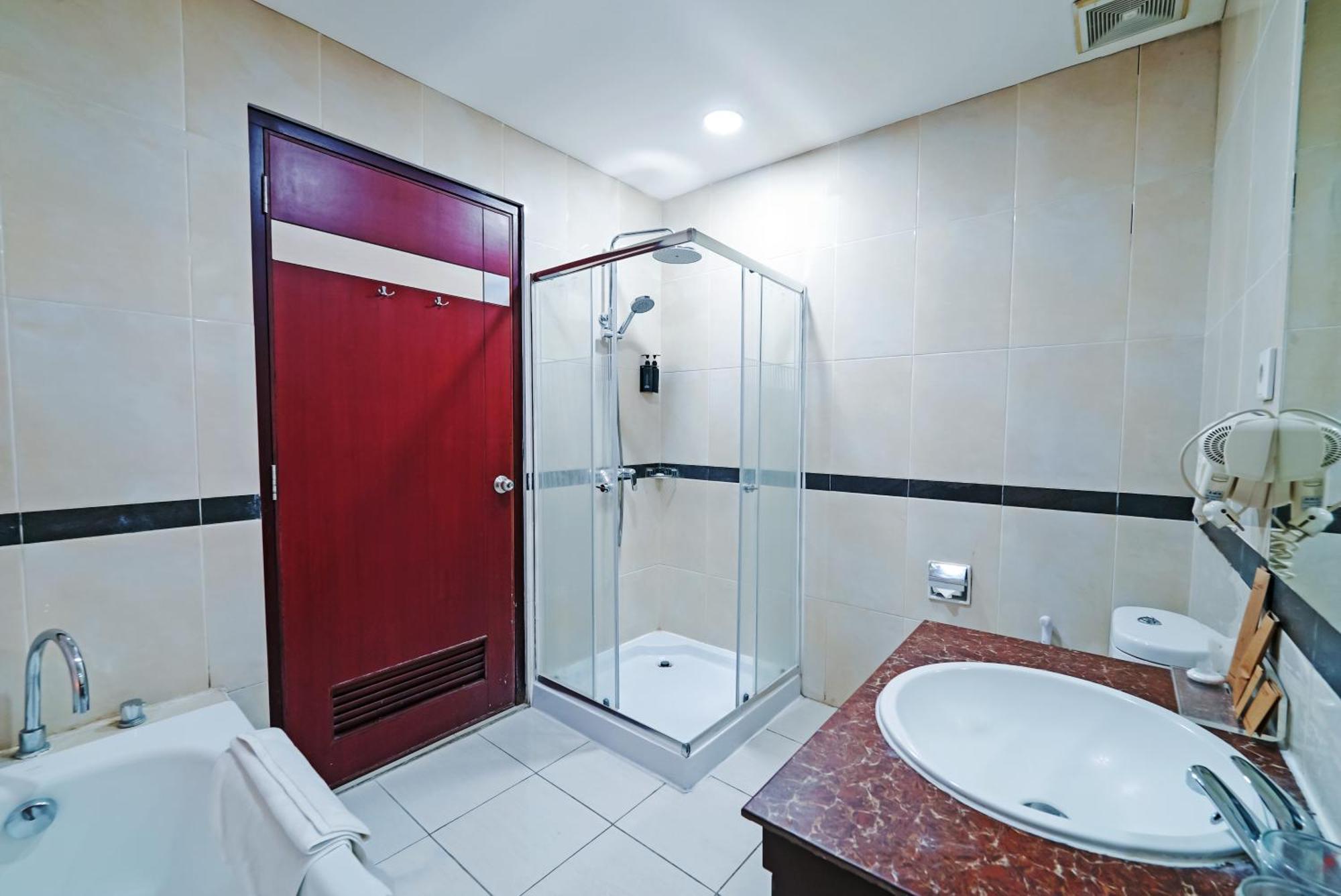 Tjokro Hotel Klaten Buitenkant foto