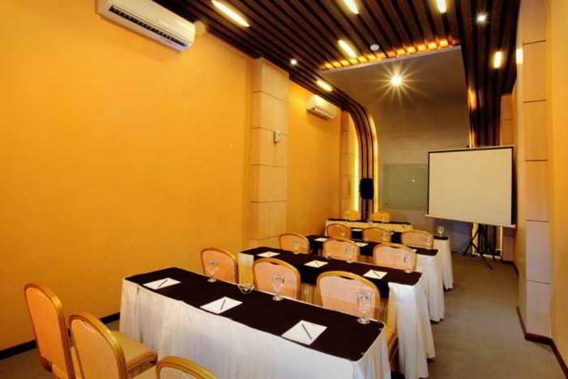 Tjokro Hotel Klaten Buitenkant foto