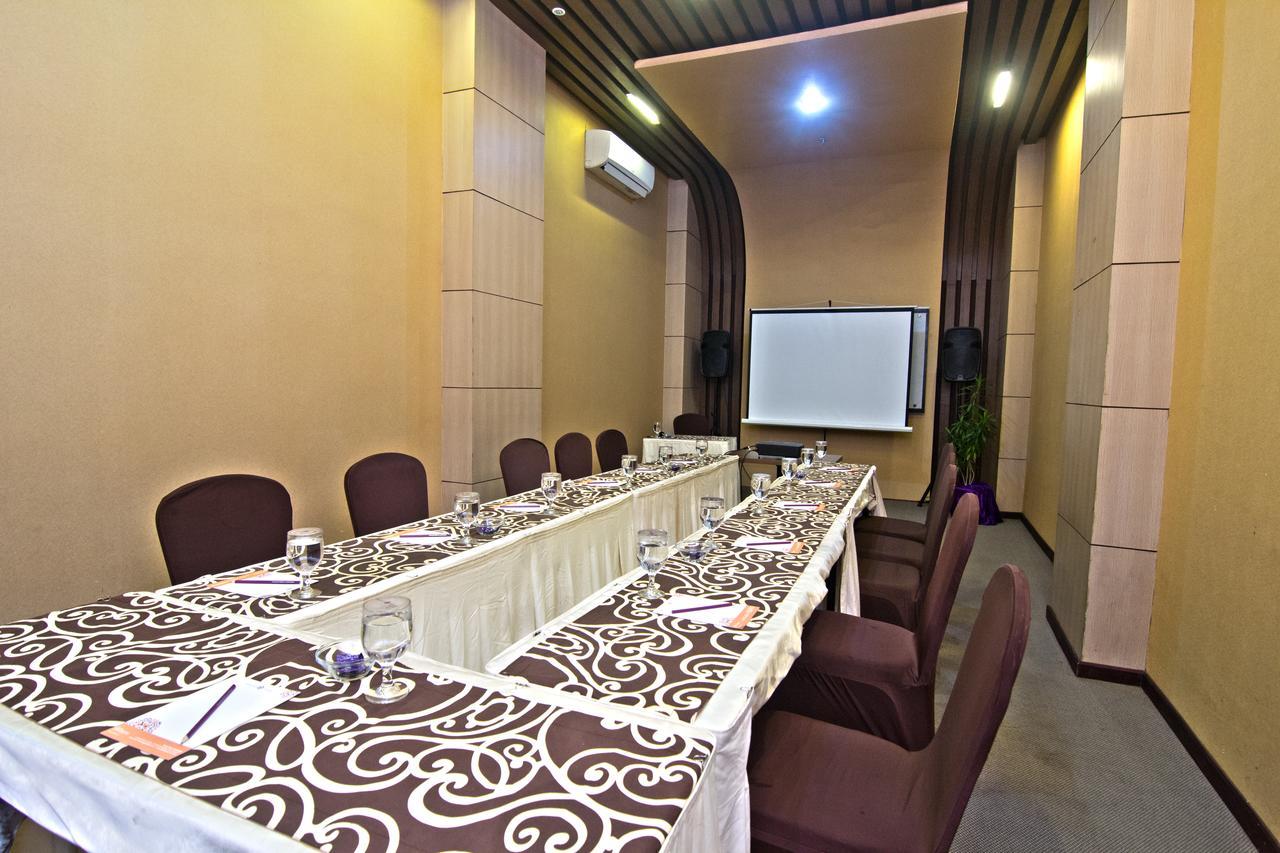 Tjokro Hotel Klaten Buitenkant foto